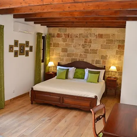 فندق Ellique 4*